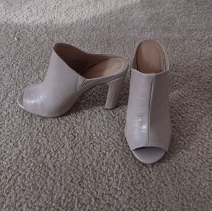Nude Mules Express Size 6